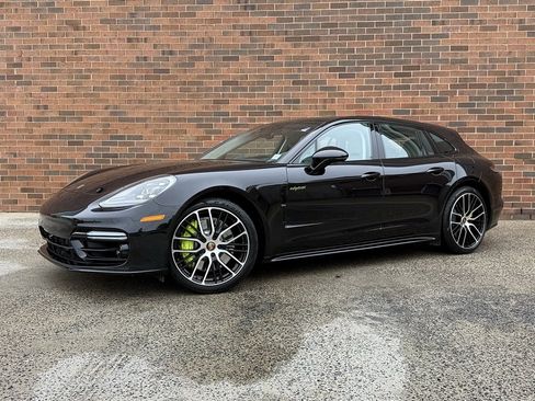 Certified 2022 Porsche Panamera 4 image 1