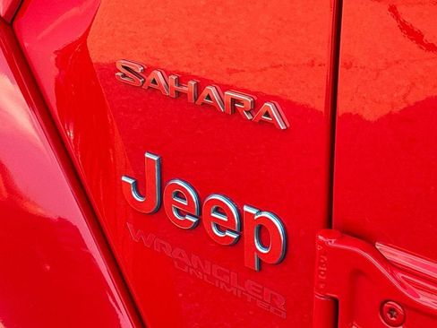 Used 2021 Jeep Wrangler Unlimited Sahara w/ Cold Weather Group AWD/4WD image 17