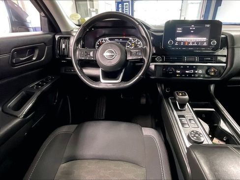 Used 2024 Nissan Pathfinder SV AWD/4WD image 17