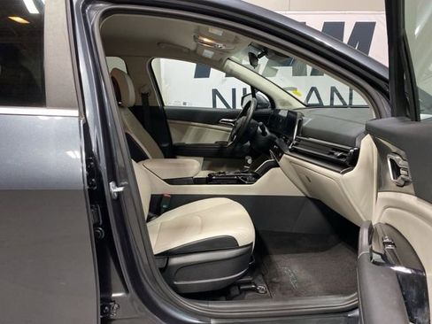 Used 2023 Kia Sportage EX image 30