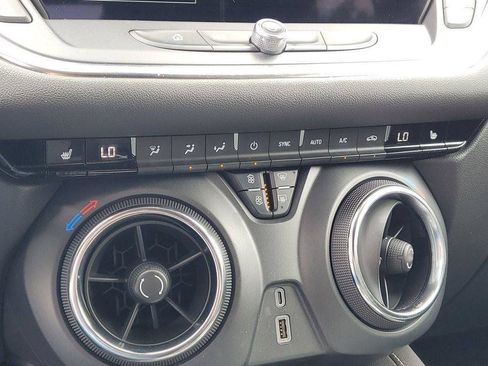 Used 2025 Chevrolet Blazer LT FWD image 16