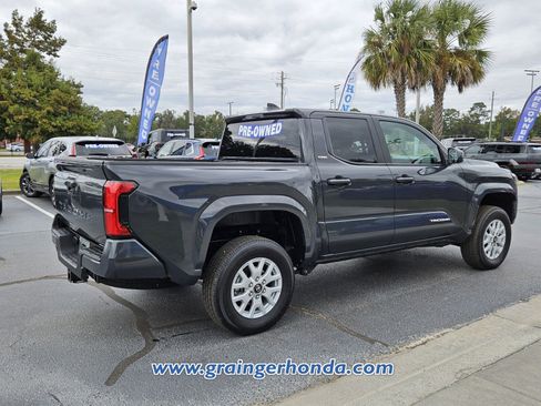 Used 2025 Toyota Tacoma SR5 image 5