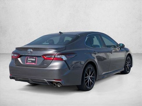 Used 2024 Toyota Camry SE image 5