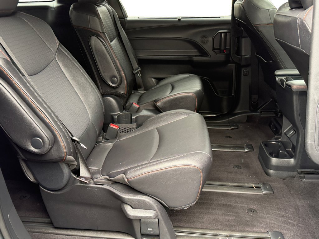 Used 2023 Toyota Sienna XSE w/ XSE Plus Package FWD image 9