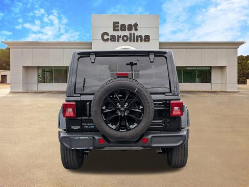 Certified 2025 Jeep Wrangler Unlimited Sahara w/ Safety Group AWD/4WD image 4