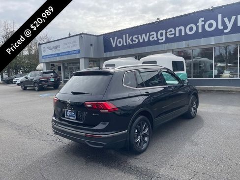 Certified 2022 Volkswagen Tiguan SE w/ Panoramic Sunroof Package image 3