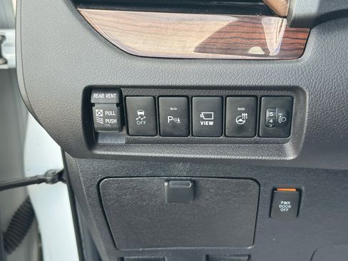 Used 2019 Toyota Sienna Limited Premium image 17