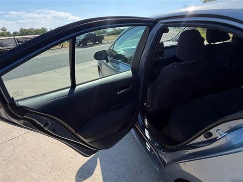 Used 2021 Toyota Corolla LE FWD image 12