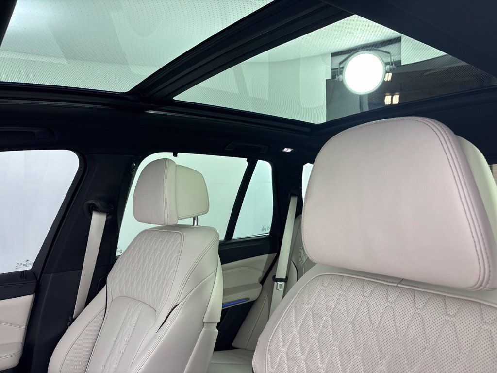 Used 2023 BMW X5 M50i w/ Executive Package AWD/4WD image 17