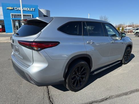 Used 2022 Toyota Highlander L image 7