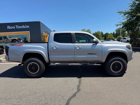 Used 2021 Toyota Tacoma TRD Sport w/ TRD Premium Sport Package AWD/4WD image 8
