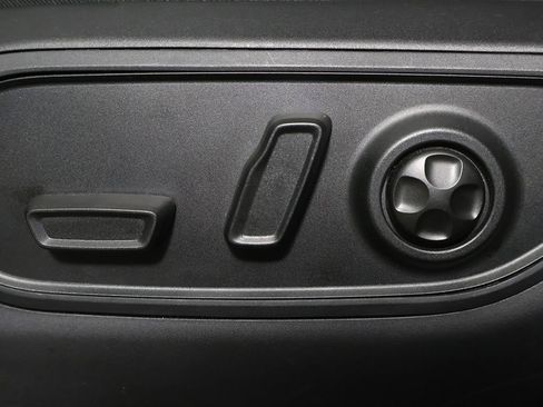 Used 2023 Jeep Grand Cherokee Overland AWD/4WD image 33