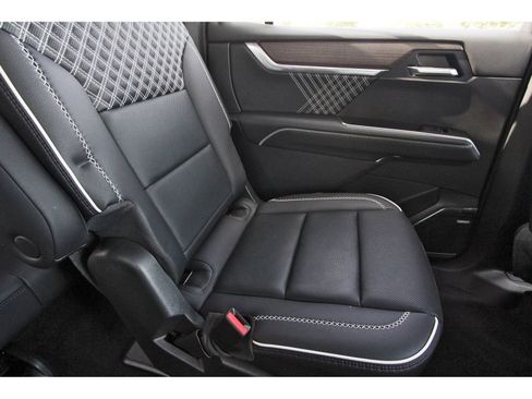 Used 2025 GMC Acadia Denali FWD image 15