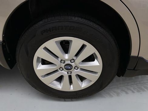 Used 2017 Subaru Outback 2.5i Premium AWD/4WD image 16