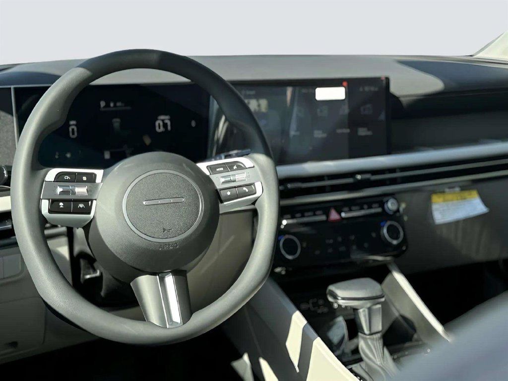 Used 2025 Hyundai Tucson SEL FWD image 16