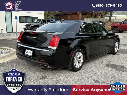 Used 2022 Chrysler 300 Touring image 5