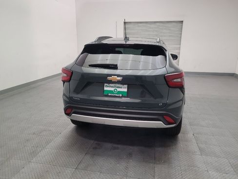 Used 2025 Chevrolet Trax LT w/ LT Convenience Package FWD image 7
