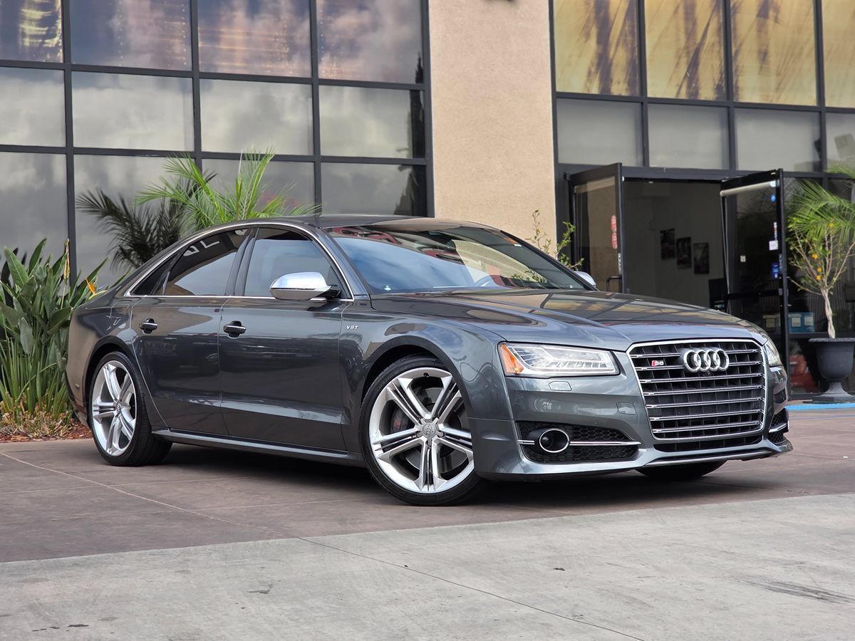 Used 2015 Audi S8 AWD/4WD image 3