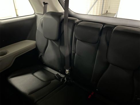 Used 2023 Kia Carnival LX image 28