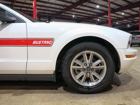 Used 2005 Ford Mustang Premium image 11