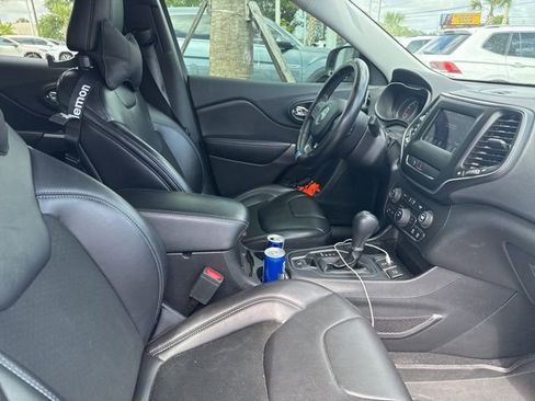 Used 2019 Jeep Cherokee Latitude Plus image 13