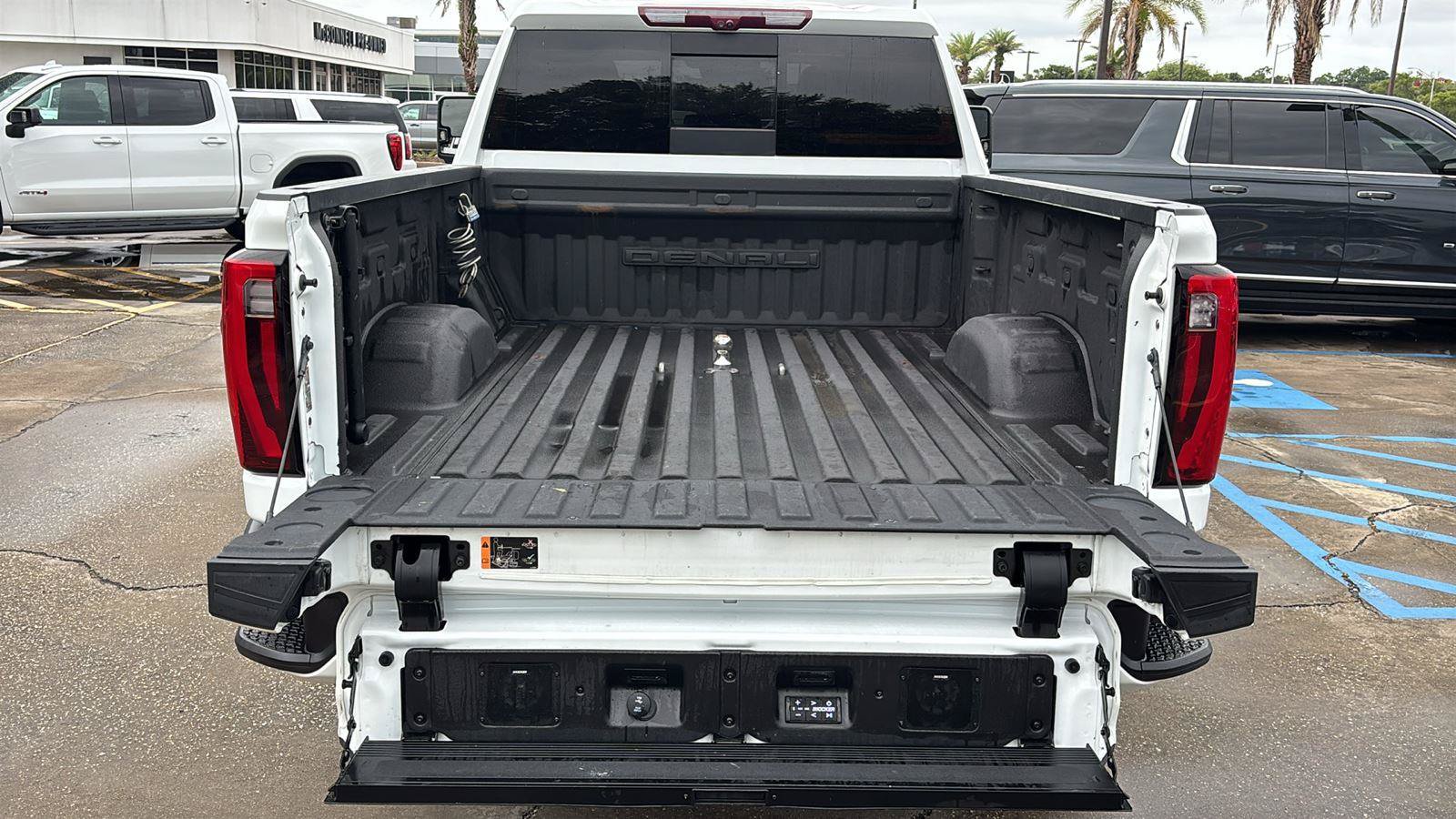 Certified 2024 GMC Sierra 2500 Denali Ultimate AWD/4WD image 7