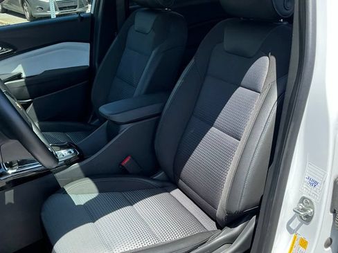 Used 2025 Chevrolet Trax LT w/ LT Convenience Package FWD image 25
