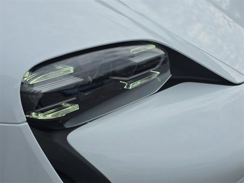 Used 2023 Porsche Taycan 4S image 15