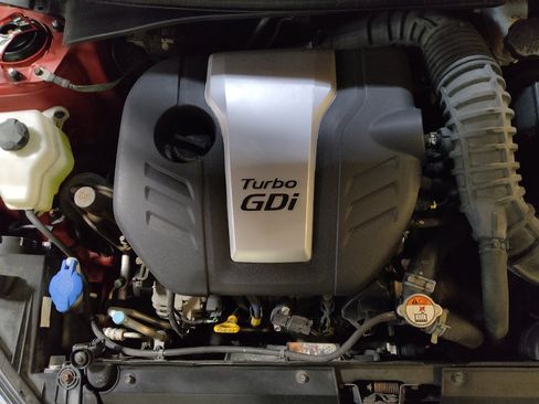 Used 2016 Hyundai Veloster Turbo FWD image 30