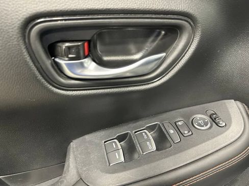 Certified 2025 Honda HR-V Sport image 24