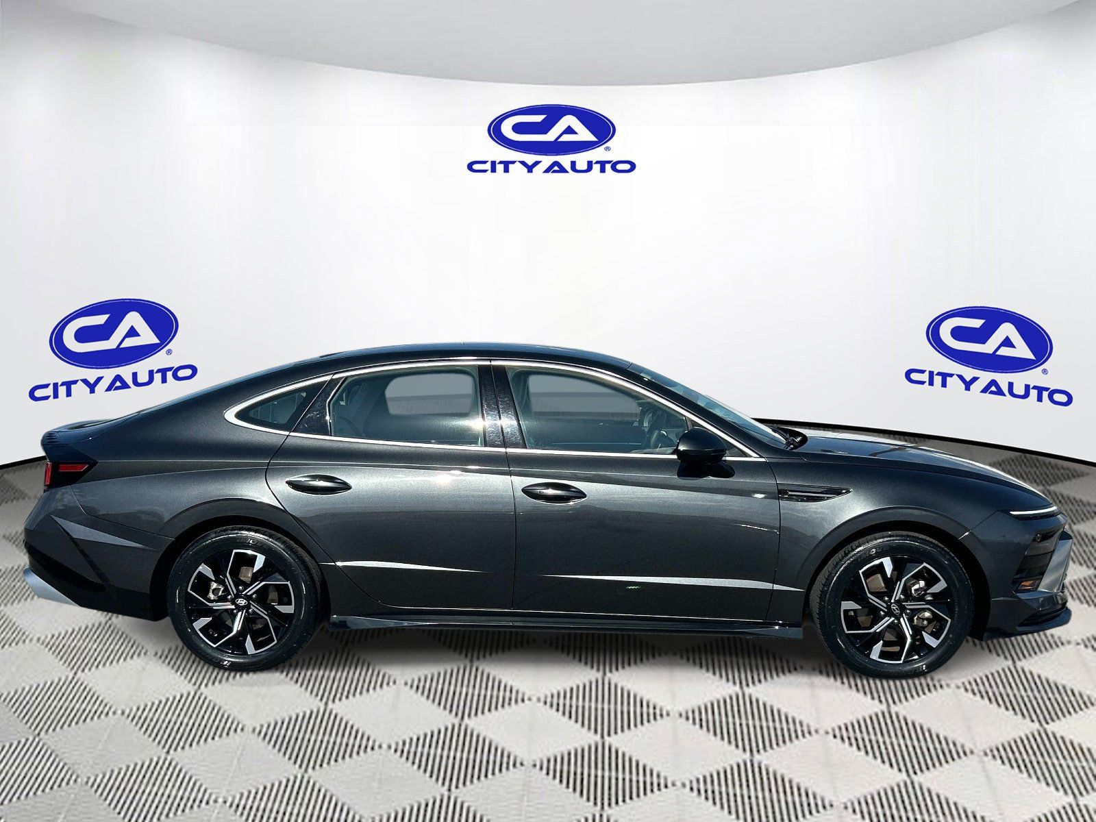 Used 2025 Hyundai Sonata SEL FWD image 2
