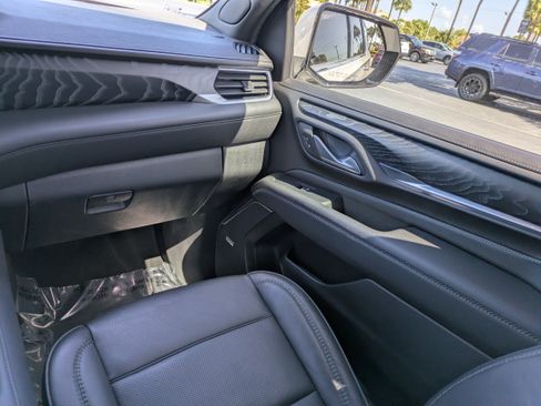 Used 2024 GMC Yukon XL Denali AWD/4WD image 16