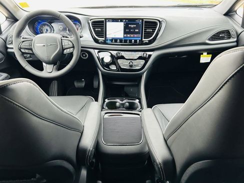 New 2026 Chrysler Pacifica Limited w/ S Appearance Package image 28