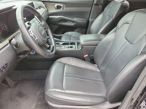 Used 2022 Kia Sorento EX w/ Panoramic Sunroof Package FWD image 3