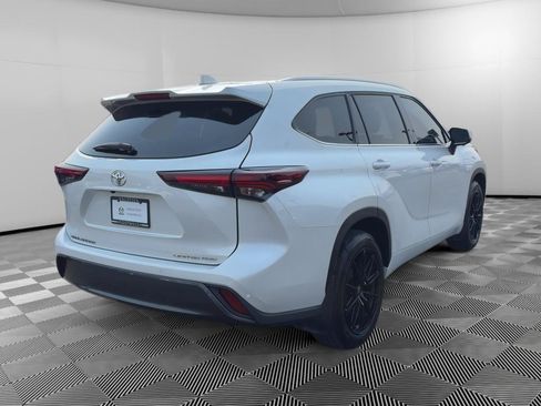 Used 2024 Toyota Highlander Limited AWD/4WD image 7