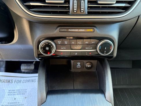 Used 2022 Ford Escape SE w/ Cold Weather Package image 4