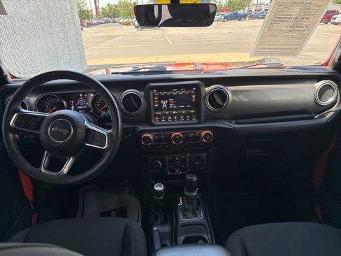 Used 2019 Jeep Wrangler Unlimited Sahara w/ Uconnect 4C Nav & Sound Group AWD/4WD image 31