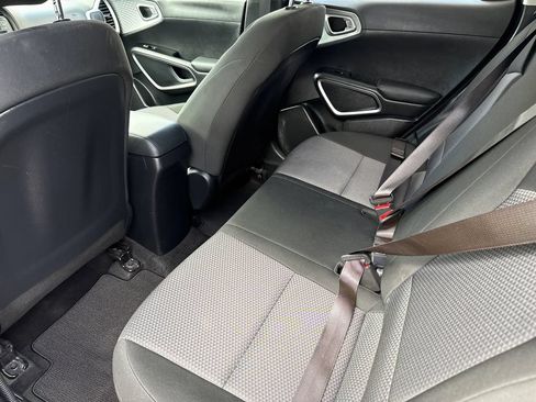 Used 2025 Kia Soul LX w/ LX Technology Package FWD image 15