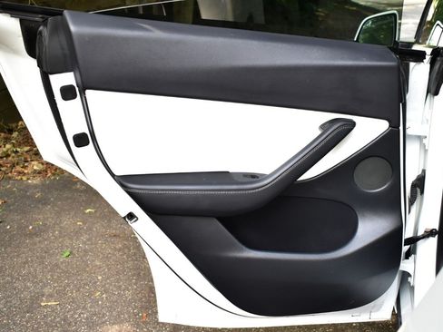 Used 2021 Tesla Model Y 2WD image 16