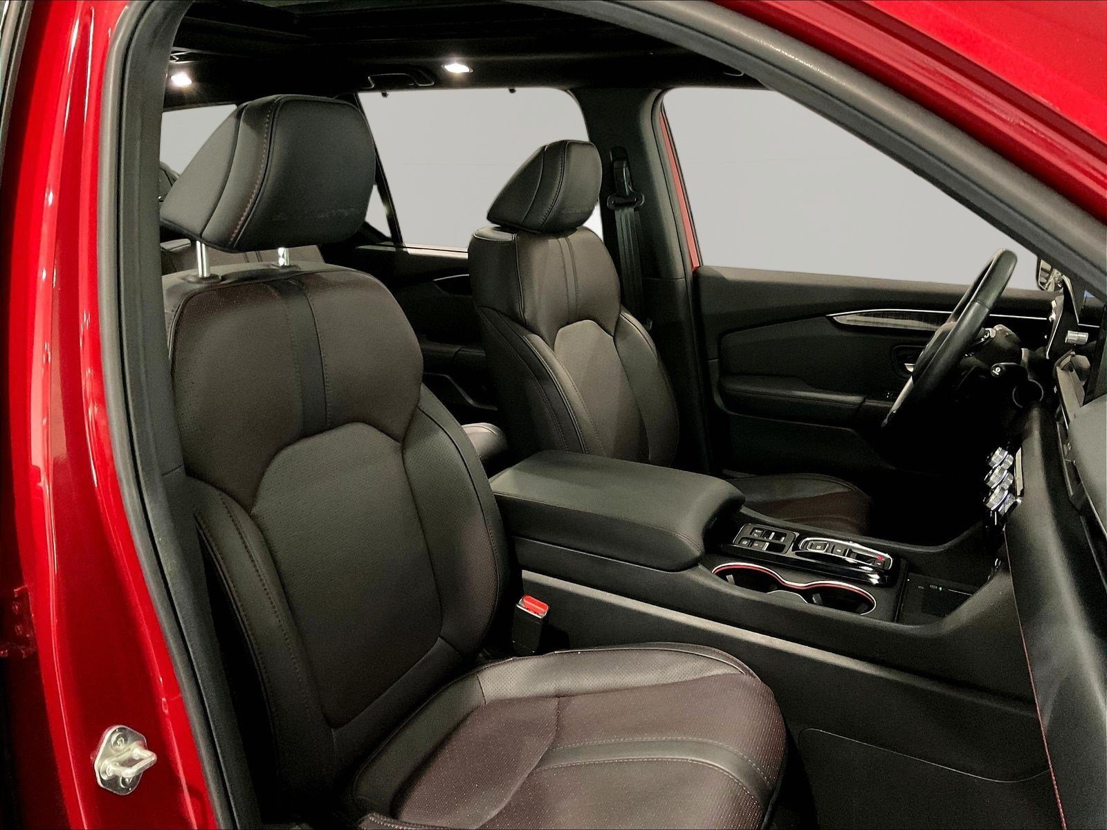 Used 2025 Honda Pilot Black Edition image 30