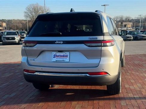 Used 2022 Jeep Grand Cherokee Limited 4xe image 2