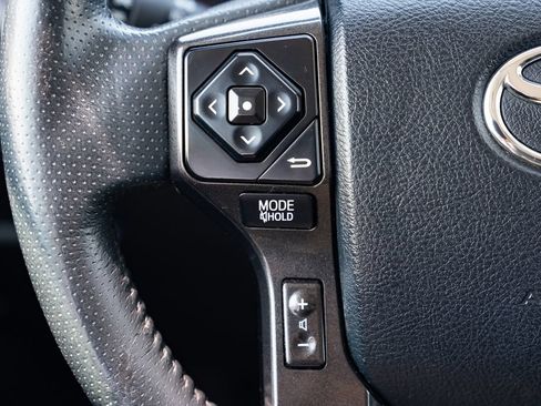 Used 2018 Toyota 4Runner TRD Off-Road AWD/4WD image 17