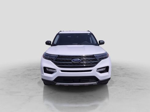 Used 2023 Ford Explorer XLT w/ Equipment Group 202A RWD image 3