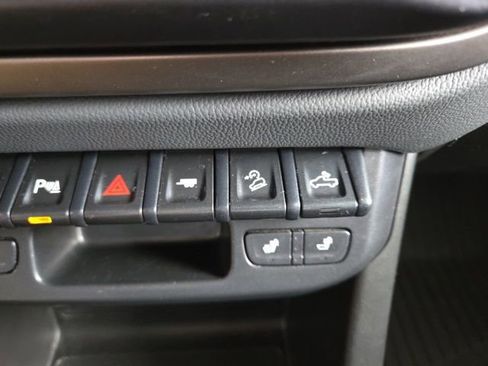 Used 2021 Chevrolet Colorado Z71 w/ Z71 Midnight Edition AWD/4WD image 13