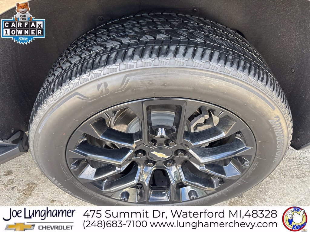Used 2023 Chevrolet Suburban RST w/ Sport Performance Package AWD/4WD image 12