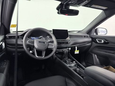 New 2026 Jeep Compass Latitude image 14