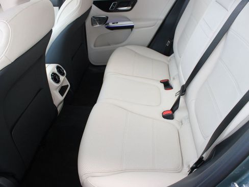 Used 2026 Mercedes-Benz GLC 300 image 15