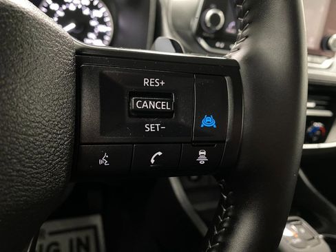 Certified 2025 Nissan Rogue SV image 17