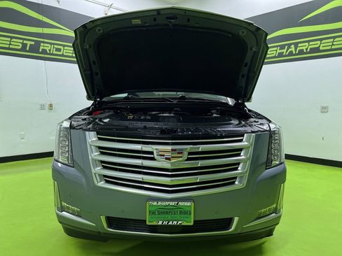 Used 2016 Cadillac Escalade Platinum AWD/4WD image 4