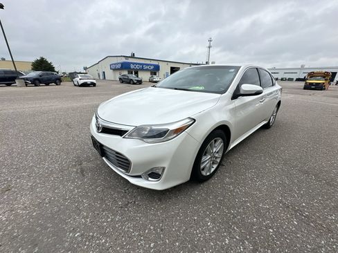 Used 2014 Toyota Avalon XLE FWD image 18